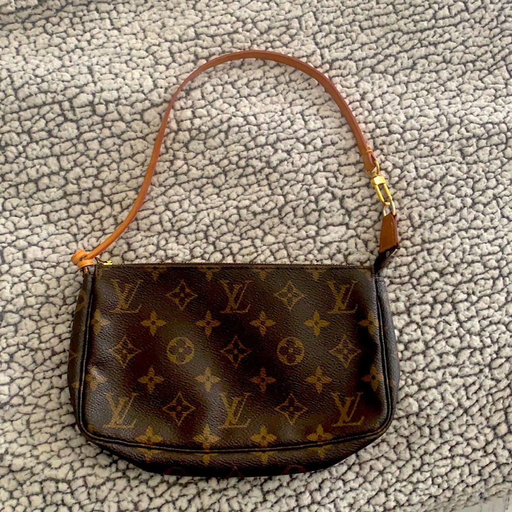 Louis Vuitton Pochette handbag!